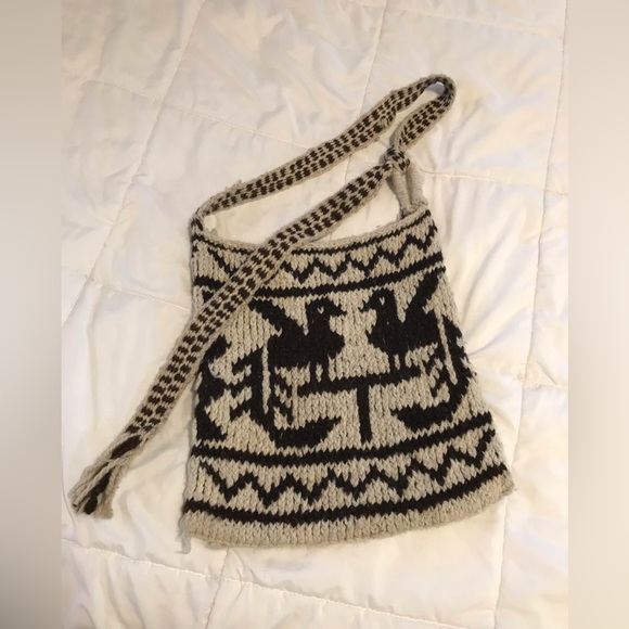 Hand knitted, vintage wool bag with adjustable tie strap G - Picture 2 of 4